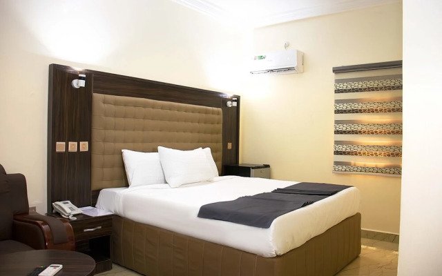 Parris Royal Hotel