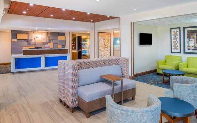 Holiday Inn Express Hotel & Suites Bismarck by IHG