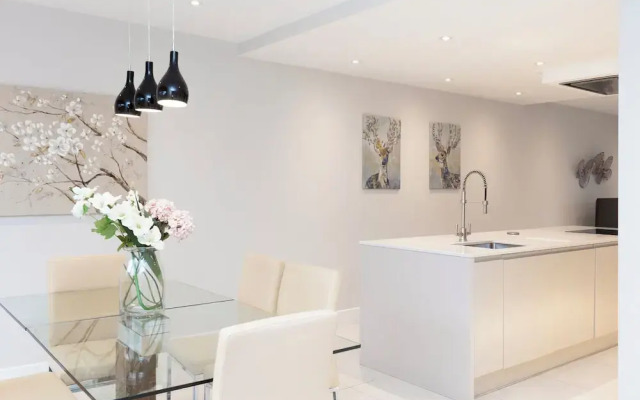 Stunning Central Windsor Town House