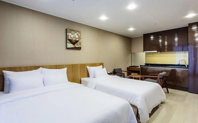 Rich Hotel
