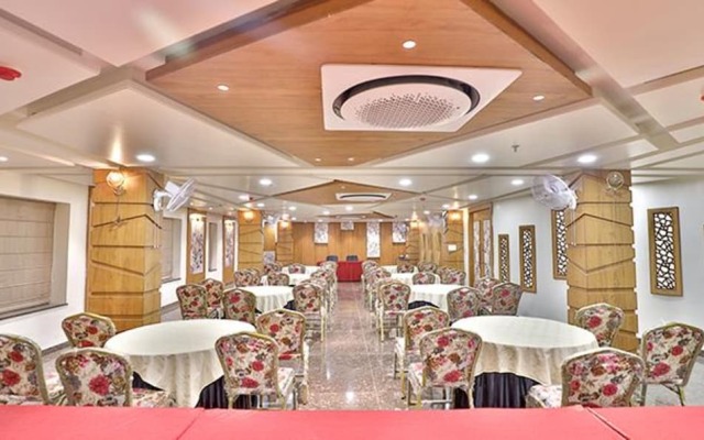 Fabhotel Prime Candle Wood