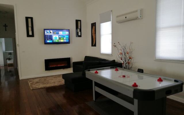 Lake Tyrrell Accommodation Sea Lake