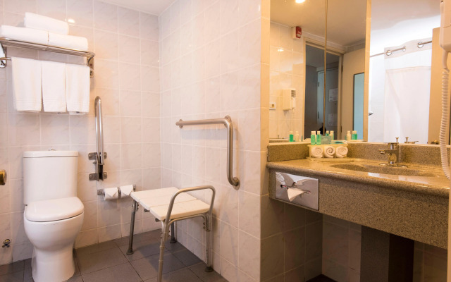 Holiday Inn Santiago - Airport Terminal by IHG