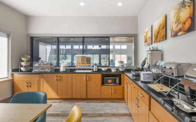 Comfort Inn & Suites