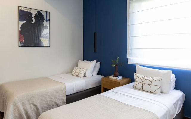 Spacious 3-bedroom Getaway With Balcony in Glyfada