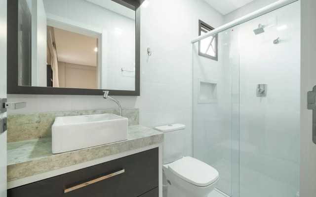 Apartamento 3 suítes c jacuzzi centro de Bombinhas