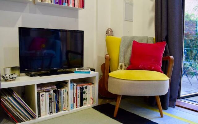 Colourful 1 Bedroom Flat in Haggerston