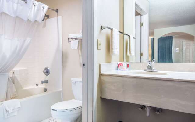 Econo Lodge Inn & Suites Sweetwater I-20