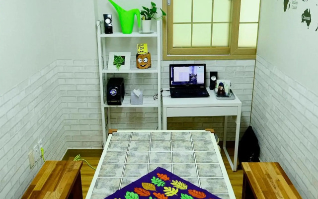 Ganderak Guesthouse - Hostel