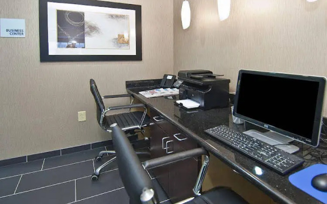 Holiday Inn Express: Pearl