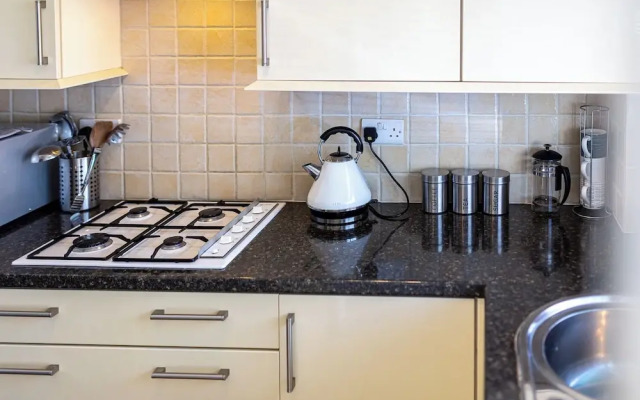 Central 2BD with Garden and Free Parking