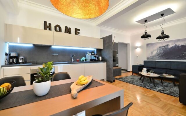 Acropolis Executive Suite