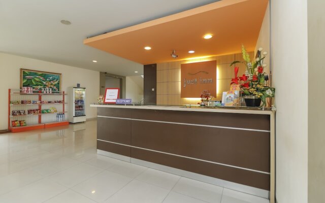 RedDoorz near Universitas Sebelas Maret
