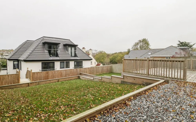 Flat 2, 38 Preston Road