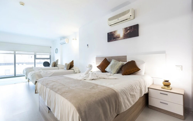 Apartments San Chinarro