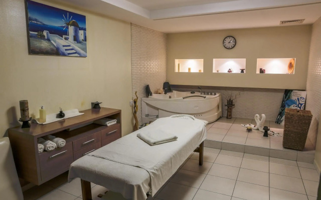 Cosmopolitan Hotel & Wellness
