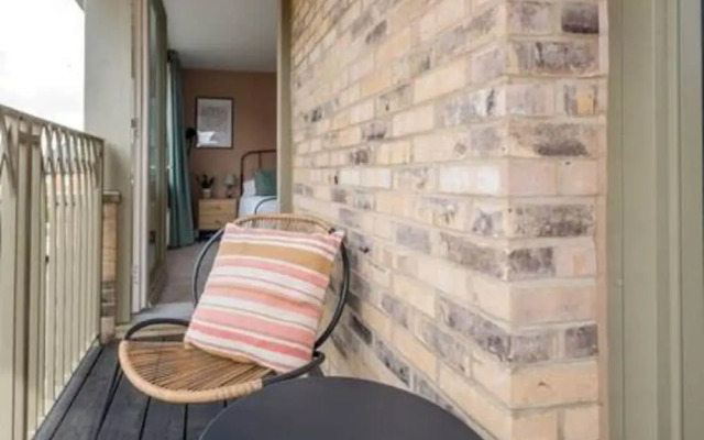 Family-friendly Getaway - Garden Parking Sleeps 7