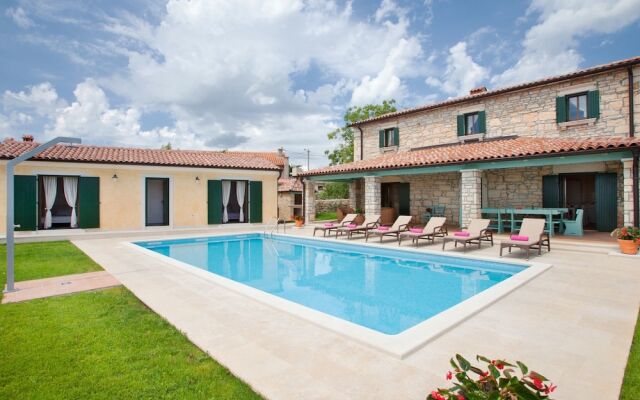 Beautiful Villa in Sveti Lovrec With Barbecue