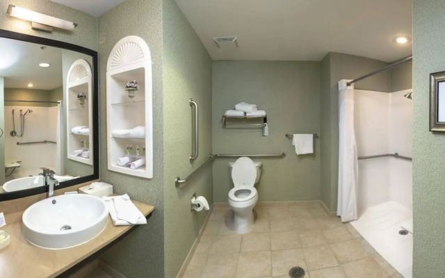 Holiday Inn Express & Suites Warminster - Horsham by IHG