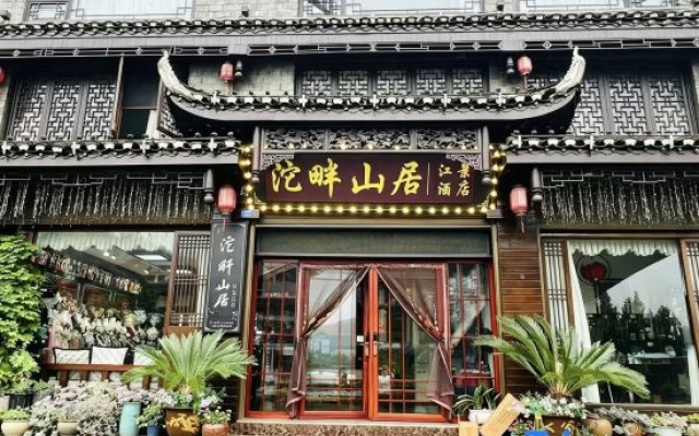 32/2000  Tuopan Shanju High-end River View Homestay (Fenghuang Ancient Town Branch) — 3-star hotel in Xiangxi