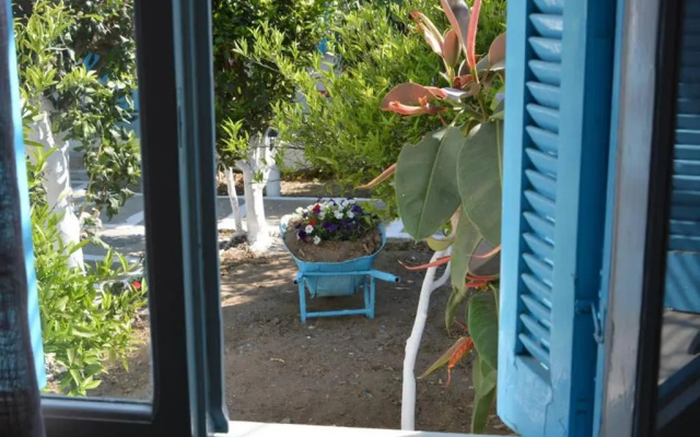 PERIVOLI 1-CHORA(5min away from the center by car)