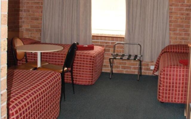 Town & Country Motor Inn