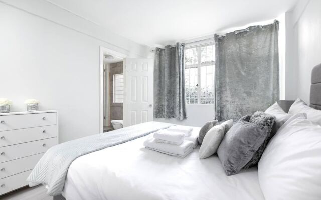 Shepherd's Bush Flat near Westfield