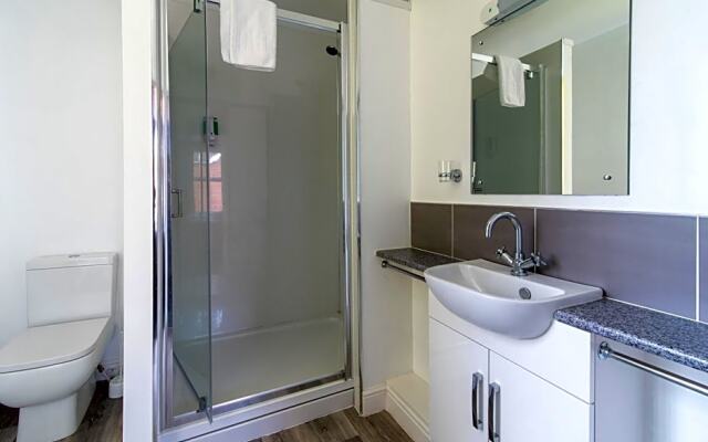 The Linden Leaf Rooms - Classy Studios