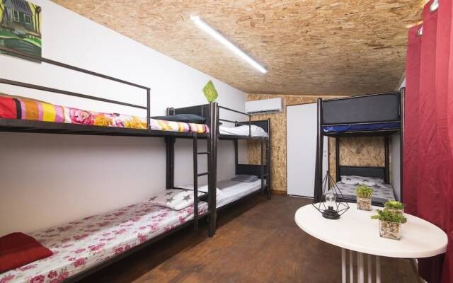 Sapir Hostel - Adults Only