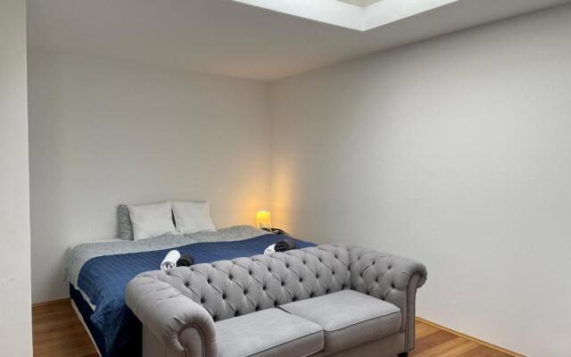 ECA Rooftop Live - Private Rooms & Serviced Apartments