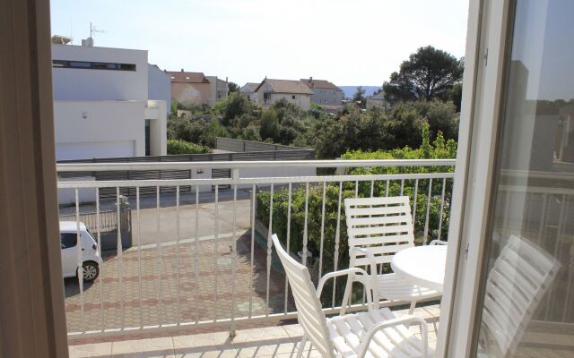 Apartment Vik - 250 m from beach A3 Brodarica, Riviera Sibenik