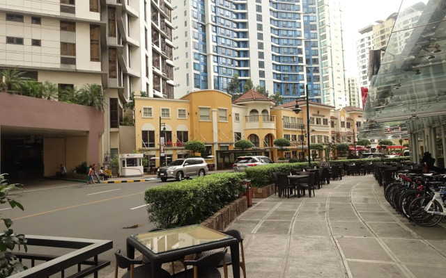 Luxury Condo at Forbeswood Parklane