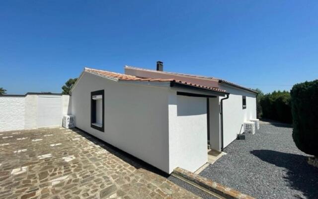 Holiday Home in Pouzols-Minervois with Private Outdoor Pool