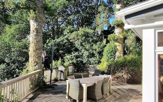 The Kauri Retreat - Sea Views & Spa Pool