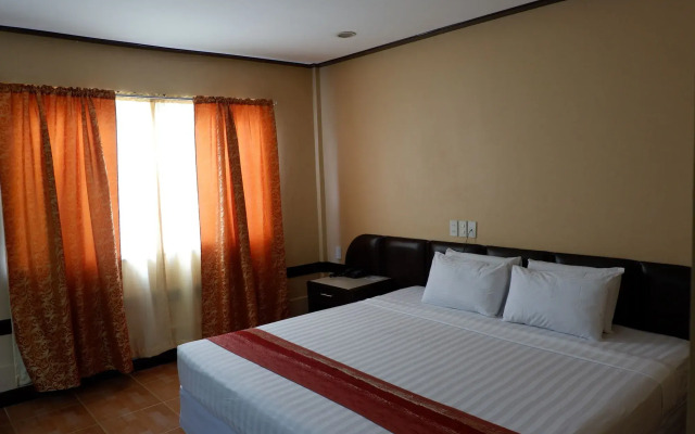 Holiday Spa Hotel