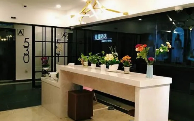 Xiao Hotel Apartment (Shanghai Pengpu Xincun Subway Station)