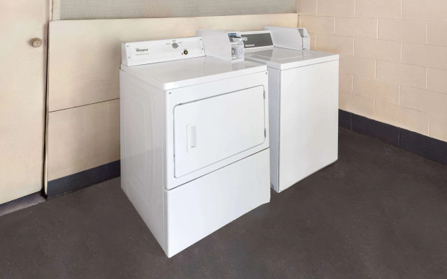 Days Inn by Wyndham Shelby