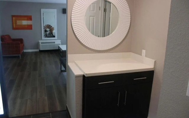 Clarion Pointe Marshall