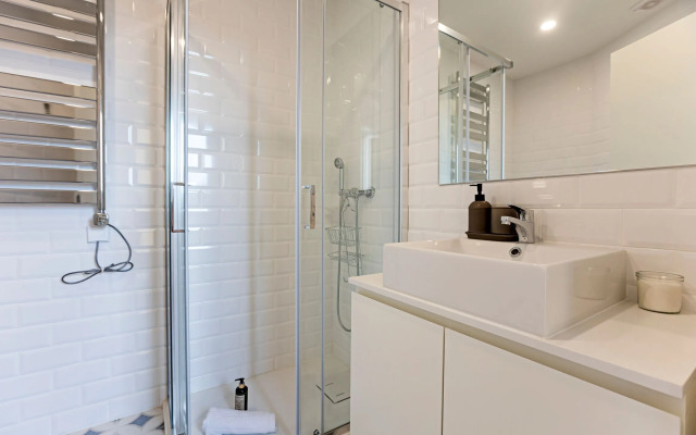 Superb Flat w/ Balcony and AC by LovelyStay