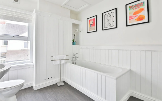 Stunning 2 Bedroom Cardiff Bay House