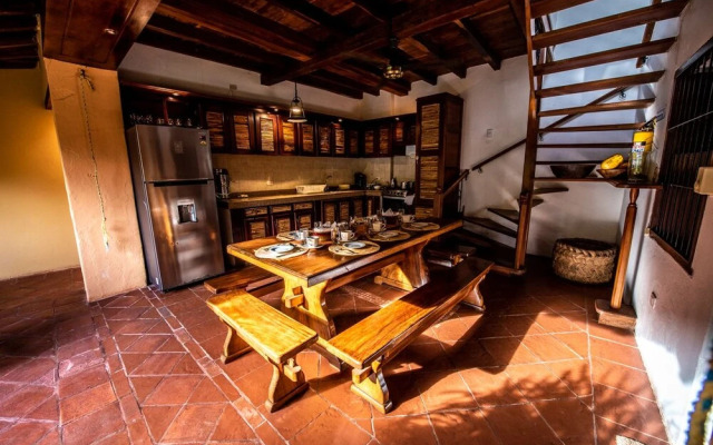 La Casa Amarilla