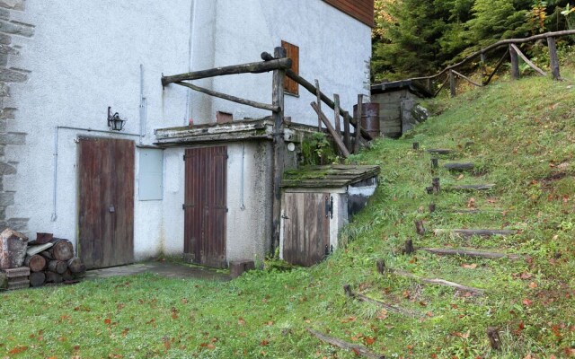 Comfy Holiday Home With Fireplace, Garden Furniture,barbecue