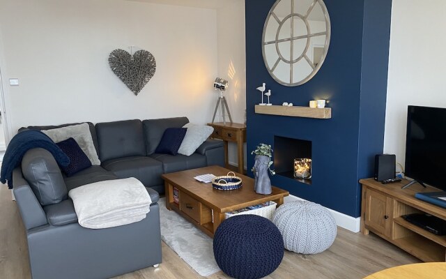 Worthing Beach 180 - 2 bed Seafront With Parking