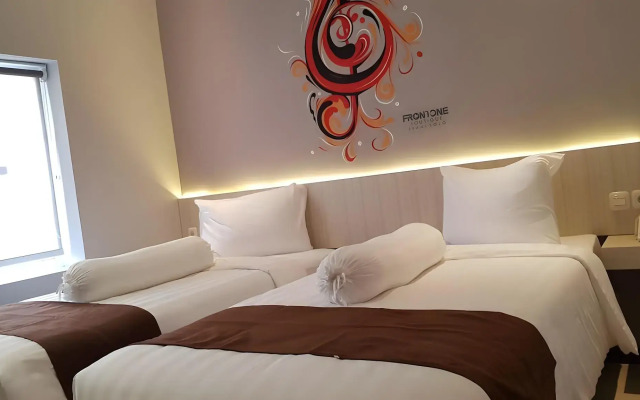 Front One Boutique Brani Solo