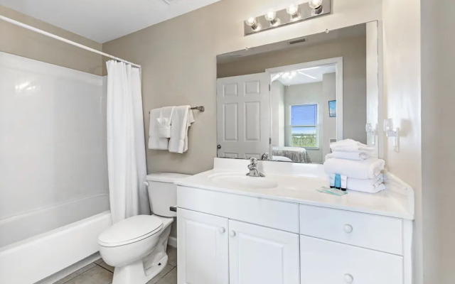 Beachfront Windemere Condos by Hosteeva