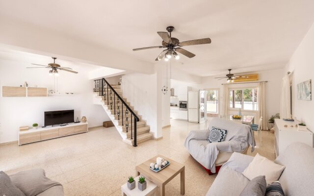 Ayia Thekla Sea Breeze Villa