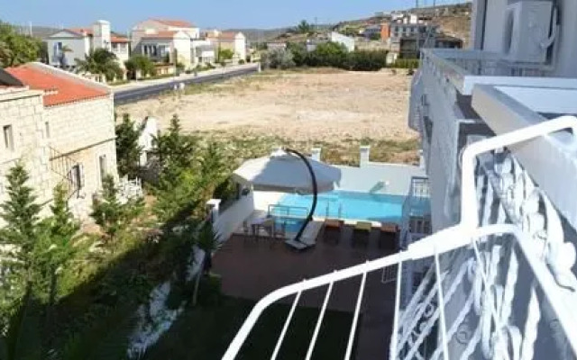 Lapis Port Surf Hotel