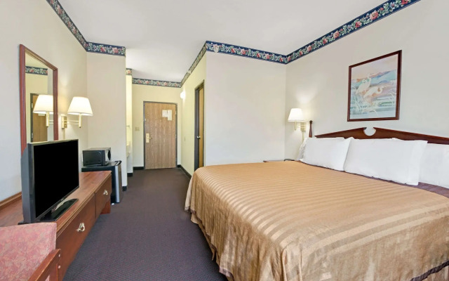 Travelodge by Wyndham St. Louis