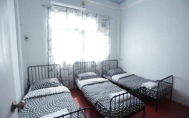 Water Lily Hostel (วอเตอร์ ลิลลี่ โฮสเทล)