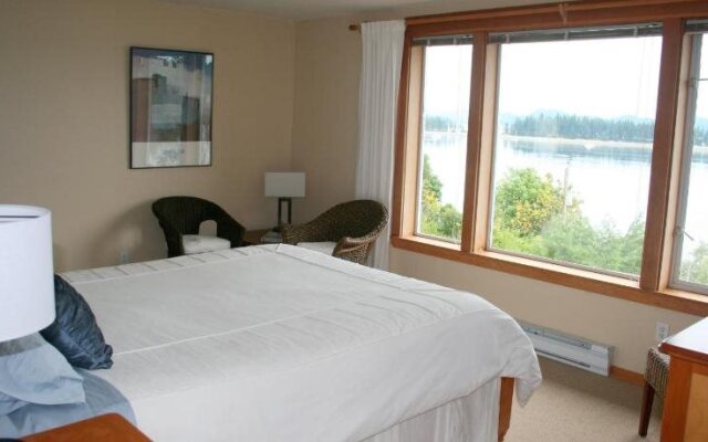 Quadra Island Harbour House B&B